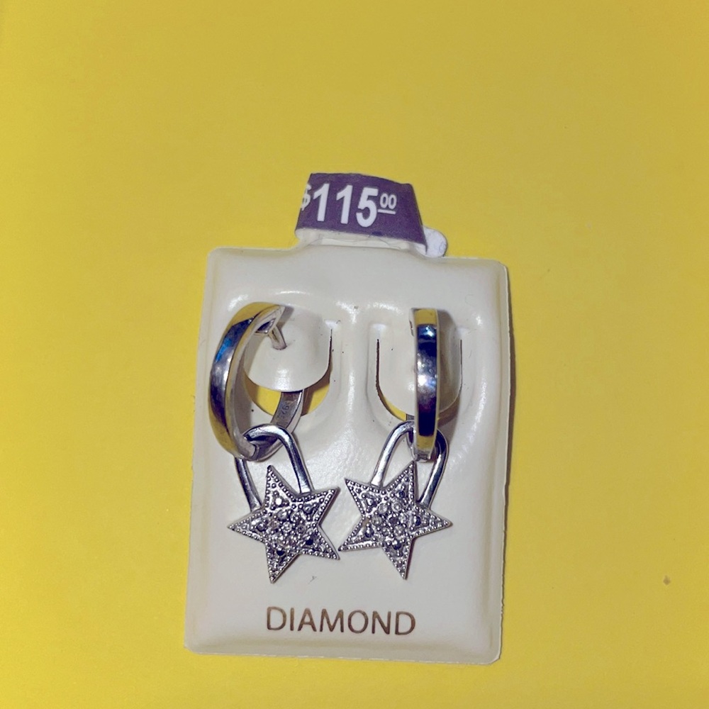Beautiful dainty star earrings!